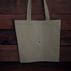 Embroidered Daisy Tote Bag - Organic Cotton - Sustainable - Embroidered Daisy - Cream Tote Bag - Gift For Her - Natural Tote Bag