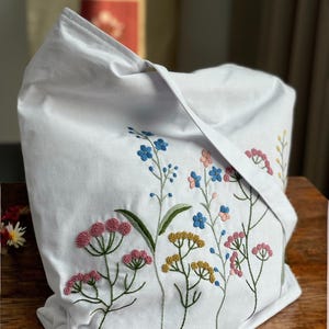 Wildflowers Embroidery Tote Bag, Hand Embroidery Line Bag, Hand Embroidered Linen Bag, Embroidery Market Bag, Handmade Tote Bag, Women Bag
